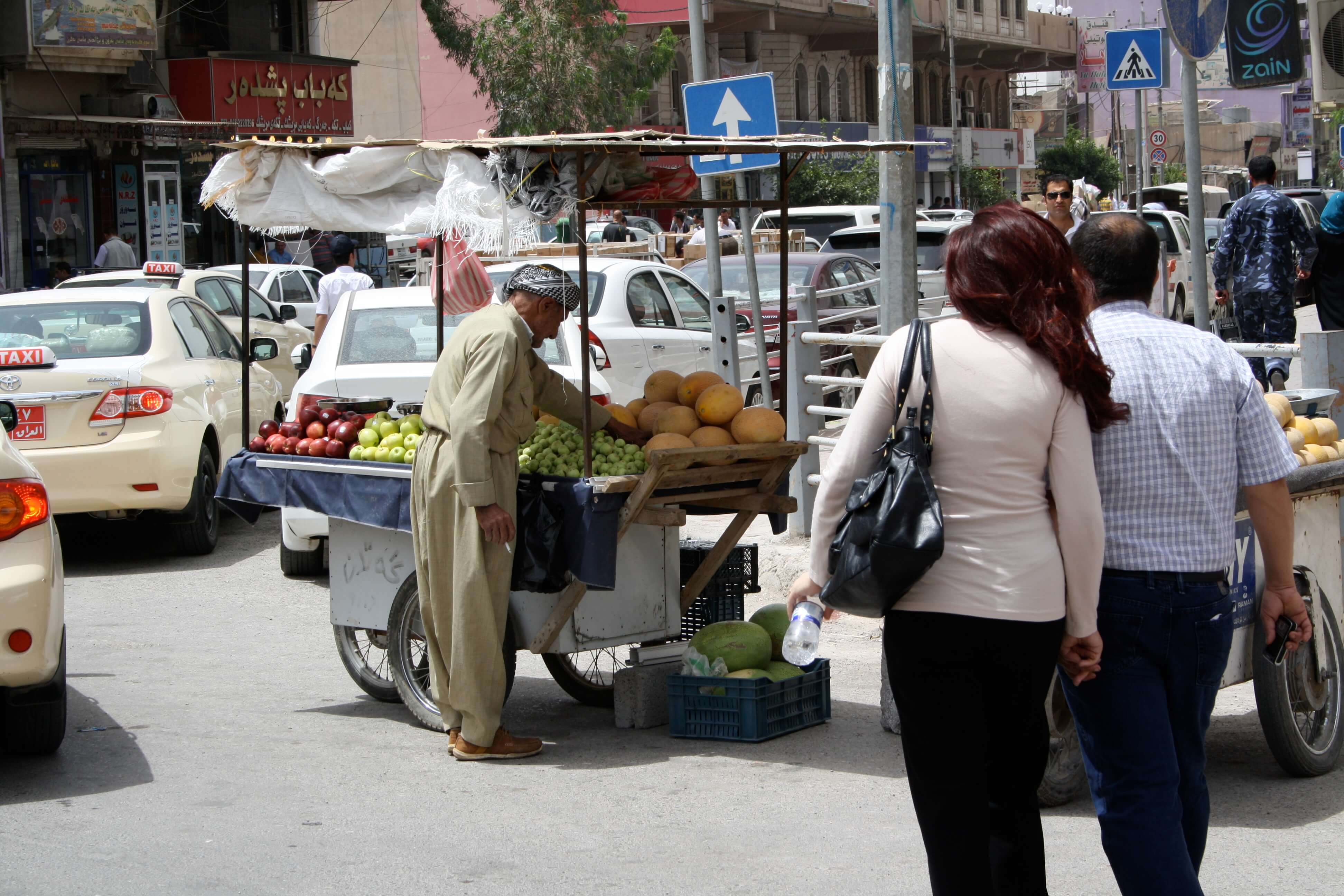 irak, marktstalletje eten op straat.jpg